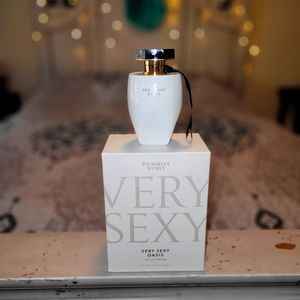 BRAND NEW VICTORIA'S SECRET VERY SEXY OASIS PERFUME